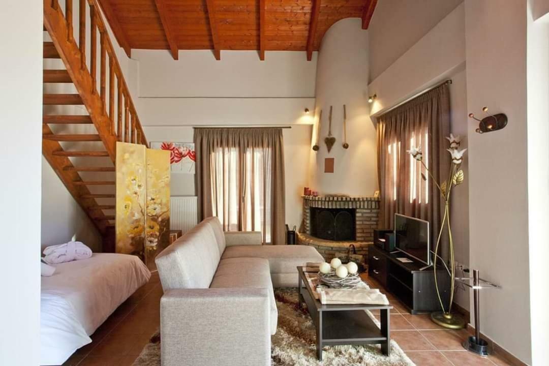 All Seasons Πέτρινες Παραδοσιακές Κατοικίες 칼라브리타 외부 사진